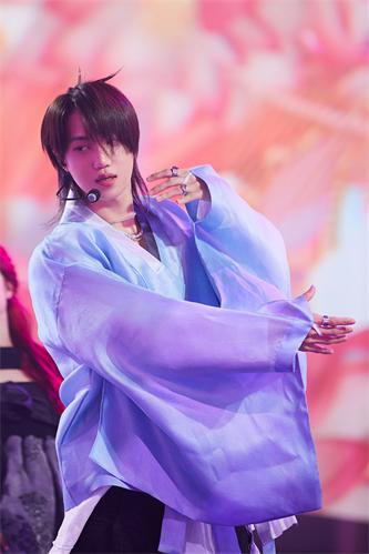 KAI“Beyond LIVE”图片 2.jpg