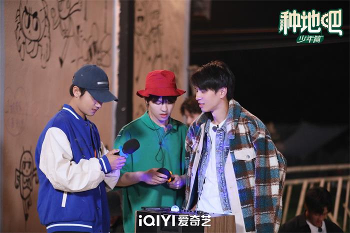 1687746941854884.jpg 何浩楠-蒋敦豪-李昊.jpg