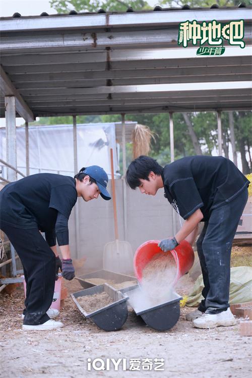 1688010410170932.jpg 蒋敦豪赵一博.jpg